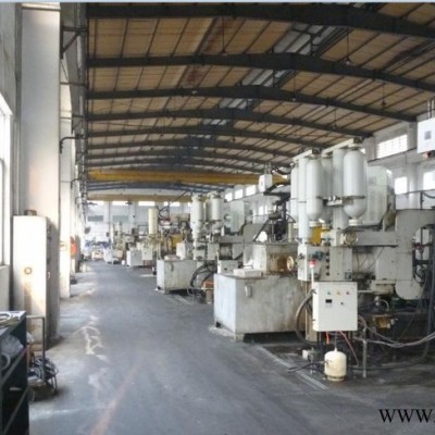 金皇工業(yè)壓鑄機(jī)鑄造加工設(shè)備鋁合金坩堝集中熔化爐中高頻熔化電爐