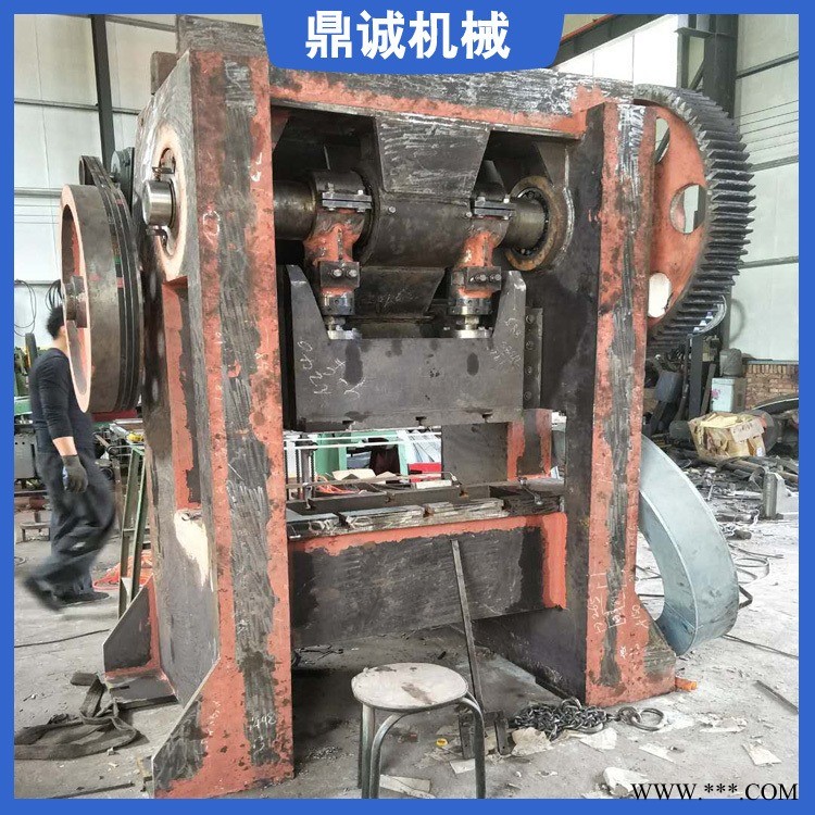 鼎誠(chéng)機(jī)械現(xiàn)貨供應(yīng) 爬架網(wǎng)設(shè)備 氣動(dòng)龍門沖床 鋁板沖孔機(jī) 按時(shí)發(fā)貨